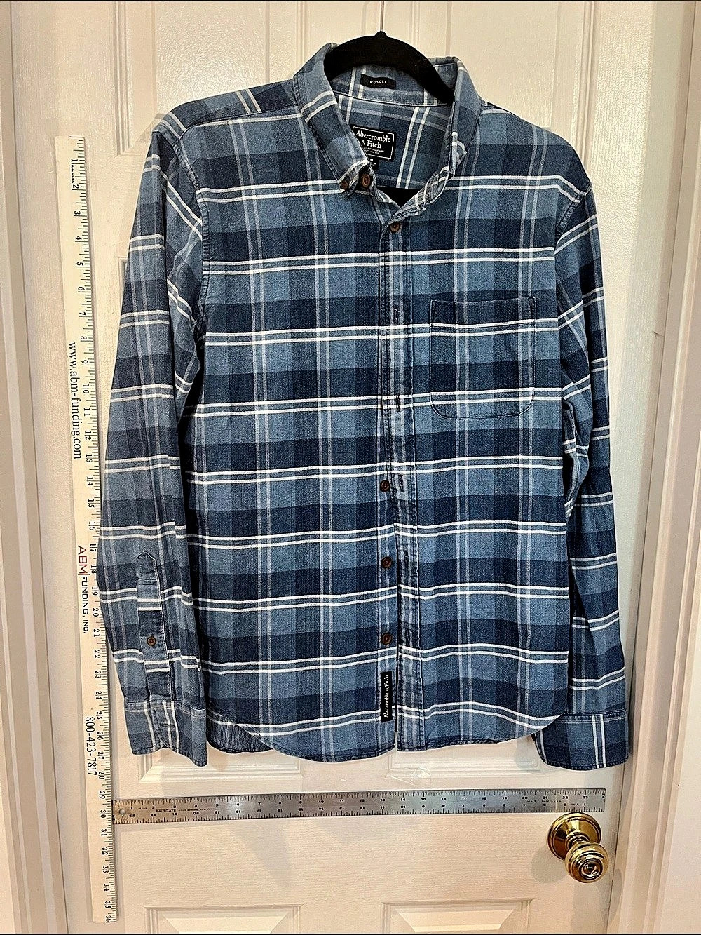 Abercrombie & Fitch Muscle Plaid Button Down in Blue & White Size Medium Like
